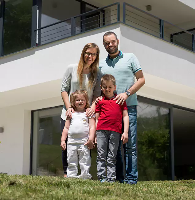Why Newnan Trusts Newnan Pest Control Pro for Carpenter Bee Removal?